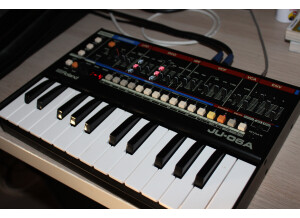 Roland JU-06A (71801)