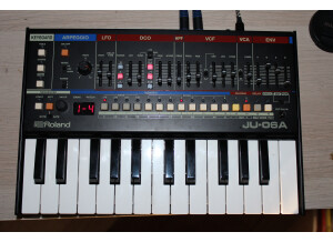 Roland JU-06A (32218)