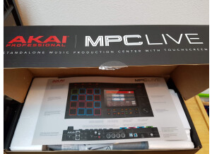 Akai Professional MPC Live (9685)