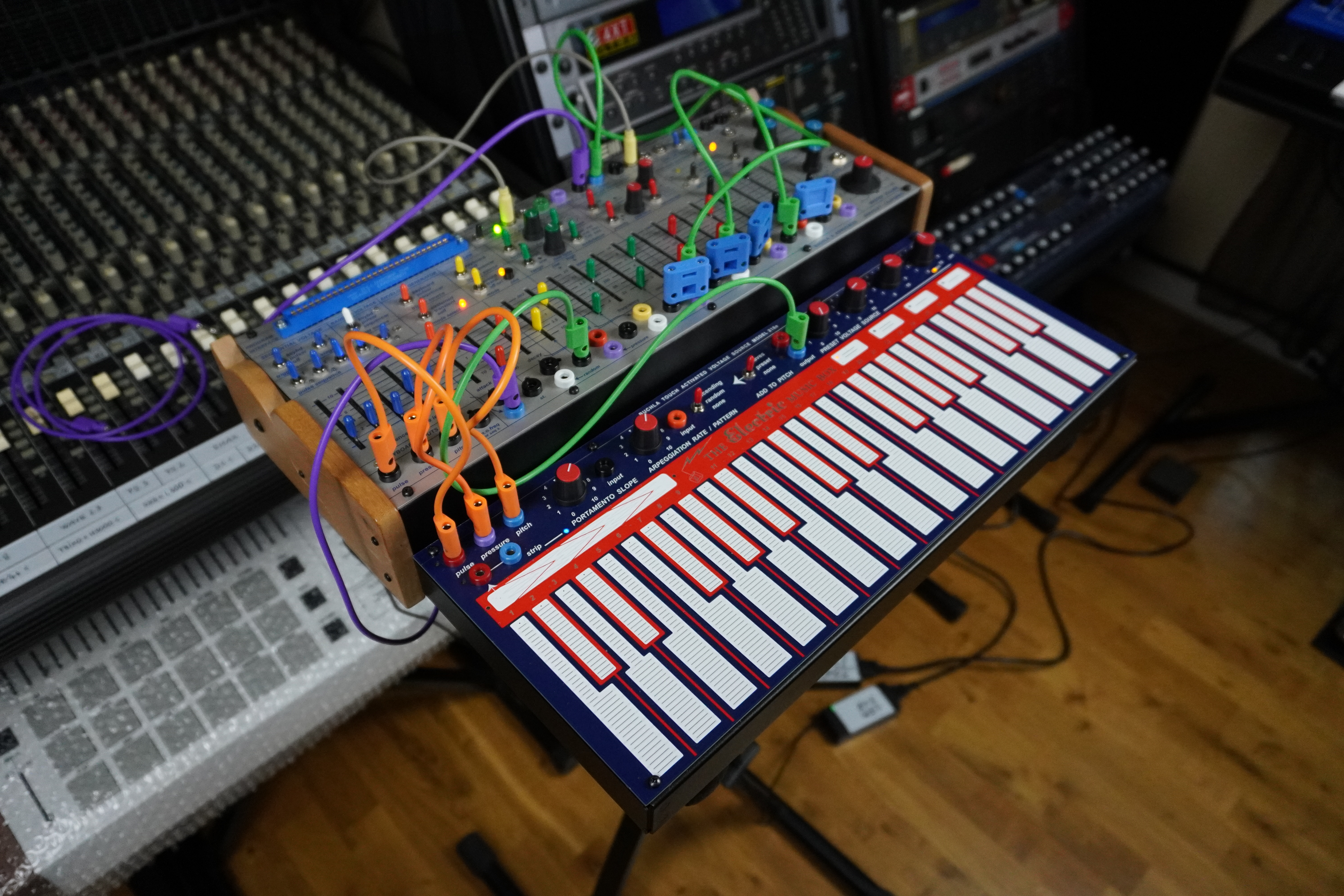 Easel Command 02tof 03 Group&eacute; gauche