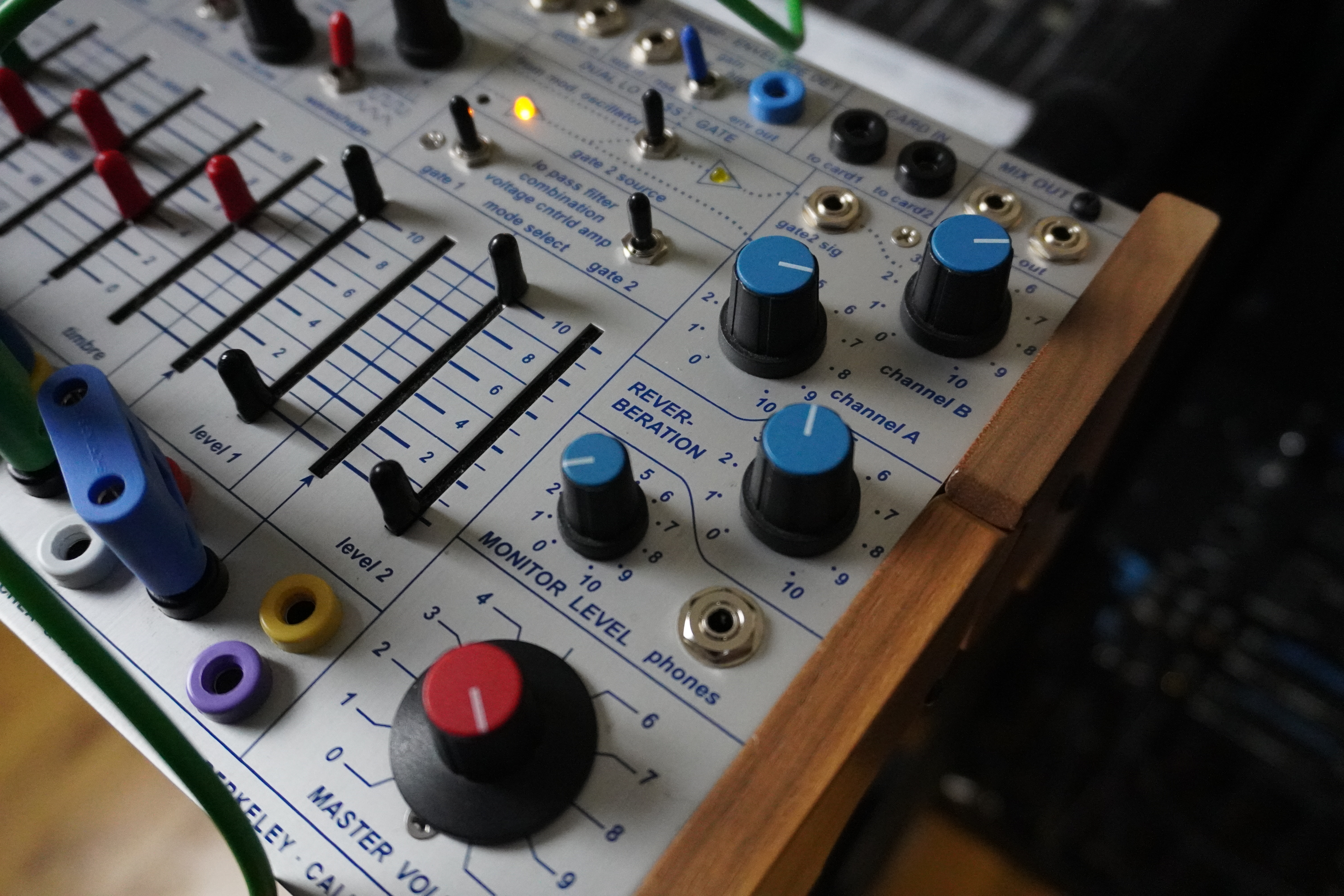 Easel Command 02tof 15 zoom droite