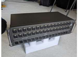 Behringer S32