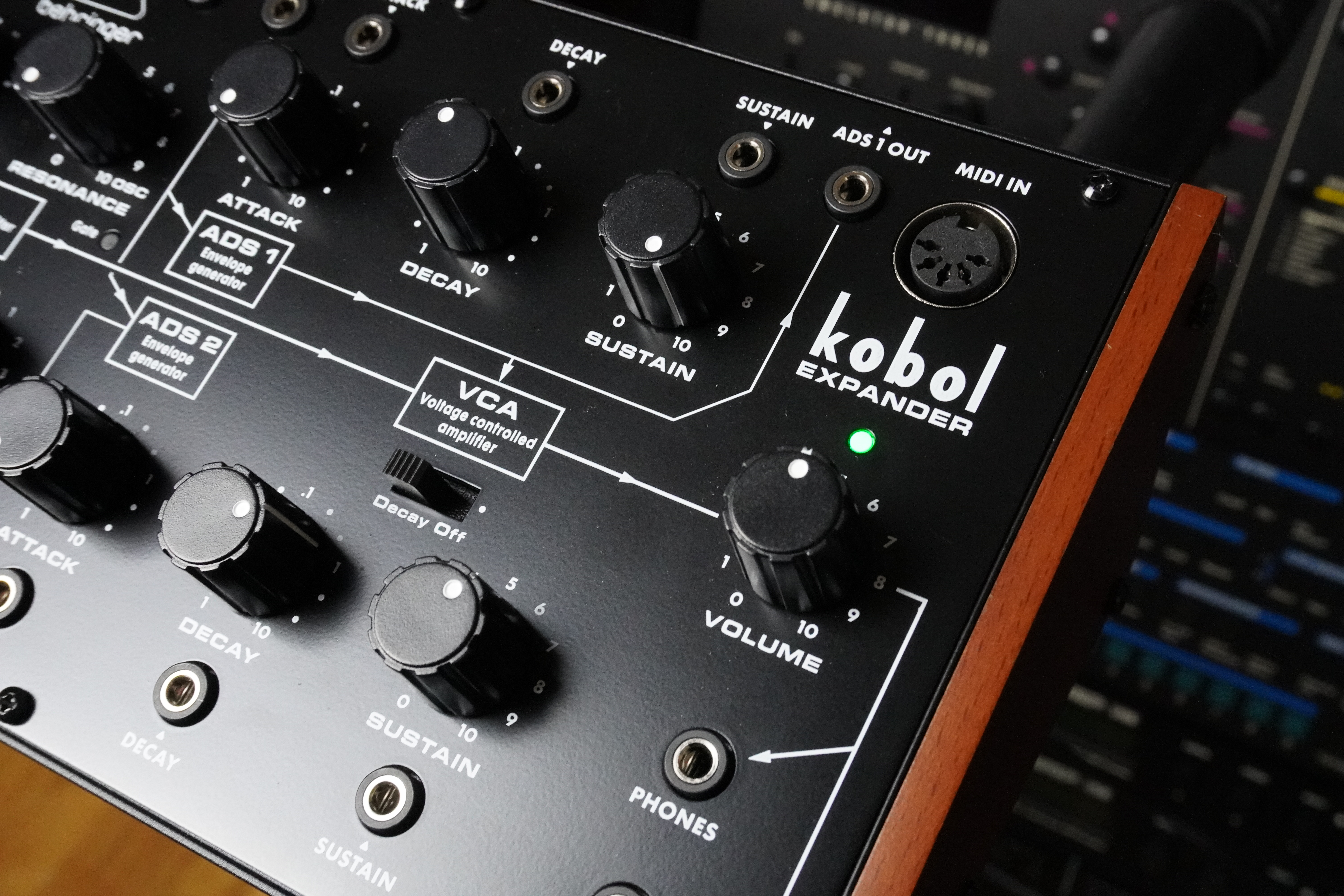 Kobol Expander 02tof 09 Zoom Droite