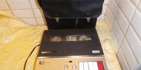 Magnétophone a bande sanyo MR-111 En état de fonctionnent Vendu avec sa sacoche  Je vend ce que l on voir sur les photos