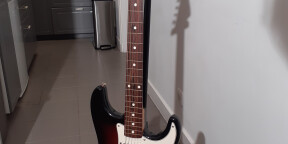 vends Guitare électrique MELODY VINTAGE 5300 datant des années 70 parfait état