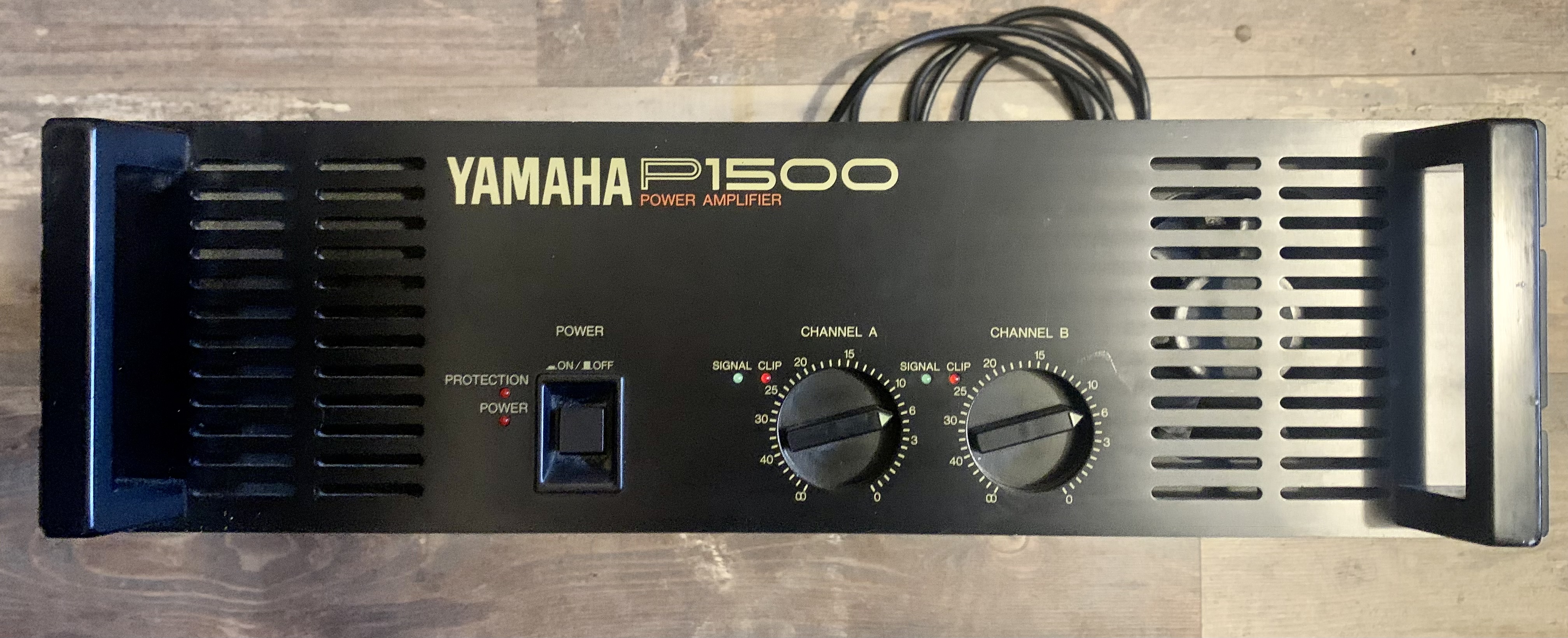 Yamaha P1500 amplifier