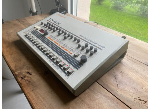 Roland TR-909 (68550)