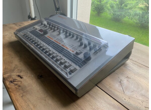 Roland TR-909 (12688)