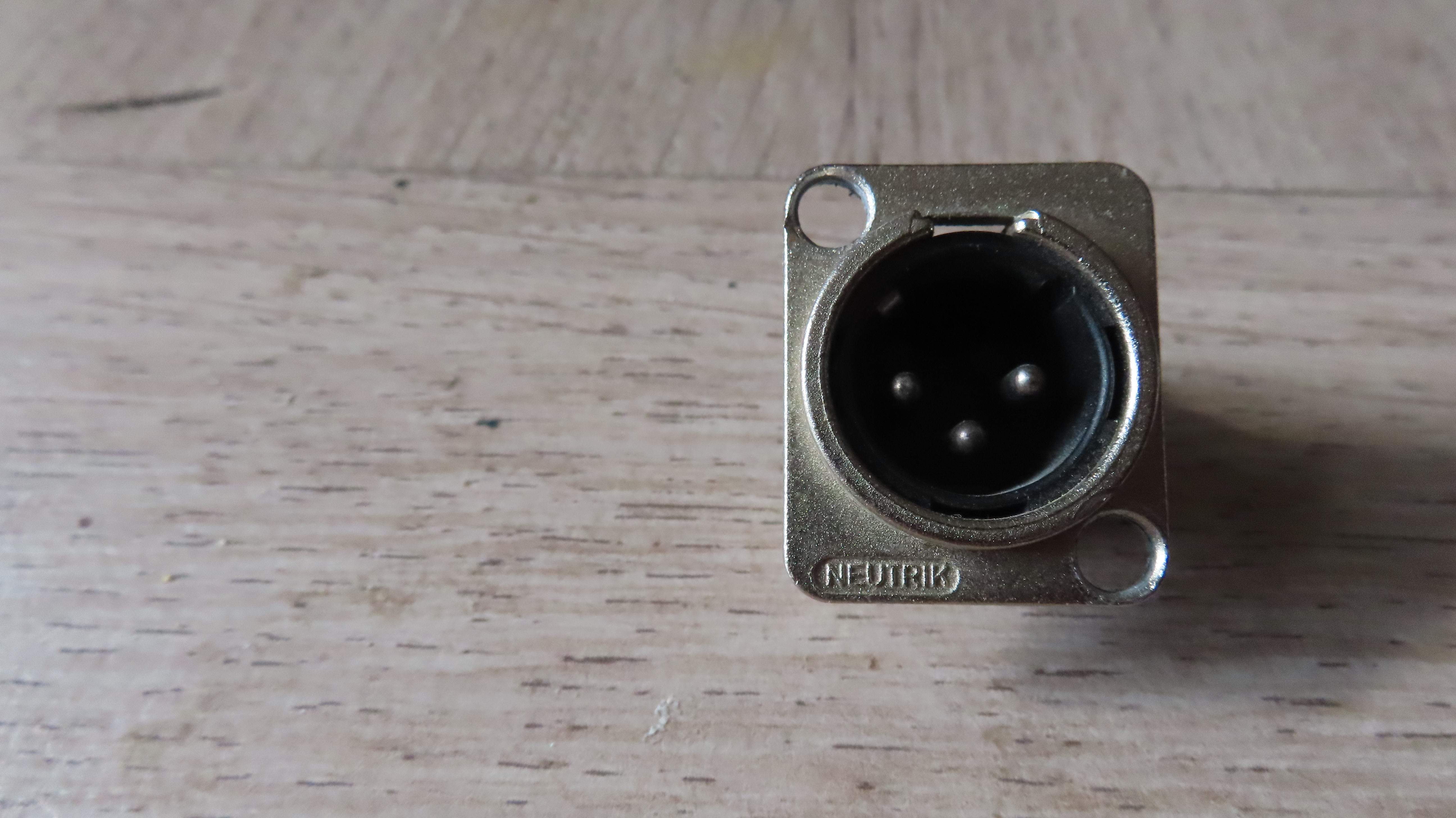 neutrik  NC3 FD L1