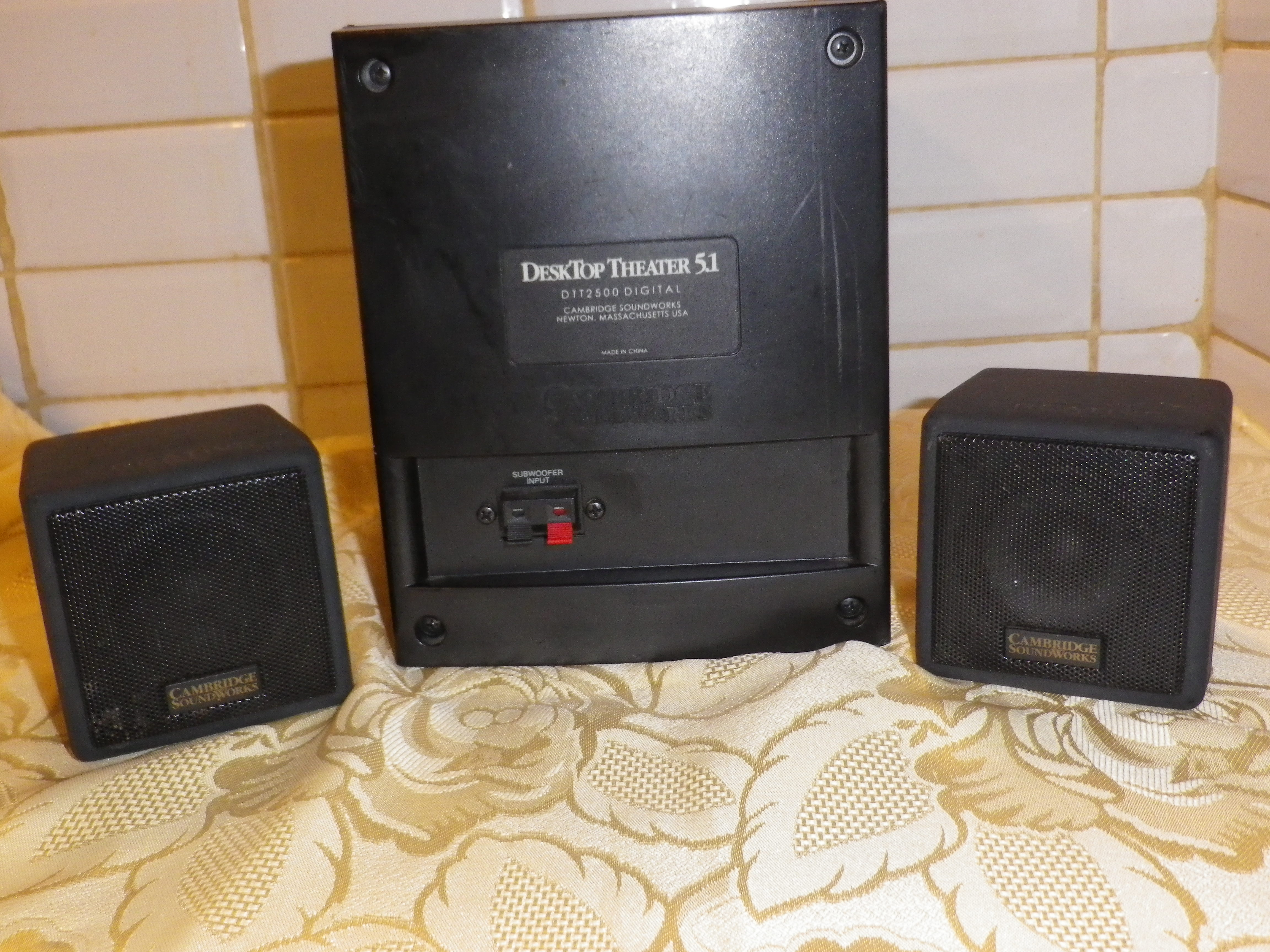 SYSTÈME DE SON SURROUND NUMÉRIQUE CREATIVE CAMBRIDGE SOUNDWORKS DTT2500 5.1 