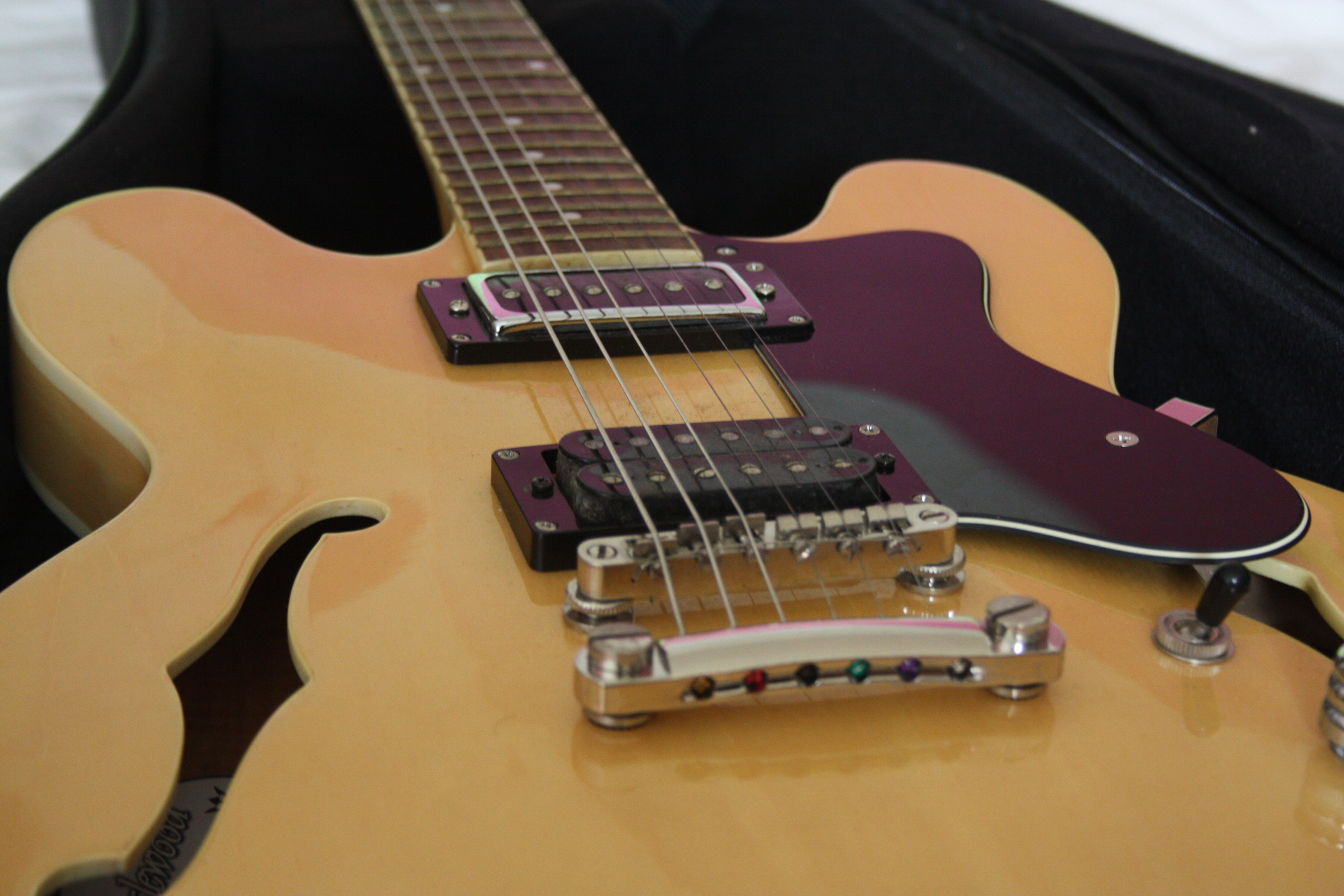 vends guitare électrique semi-hollow Tanglewood TSB59