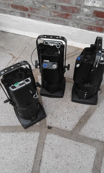 VENDS  projecteurs  ETC Color source spot 