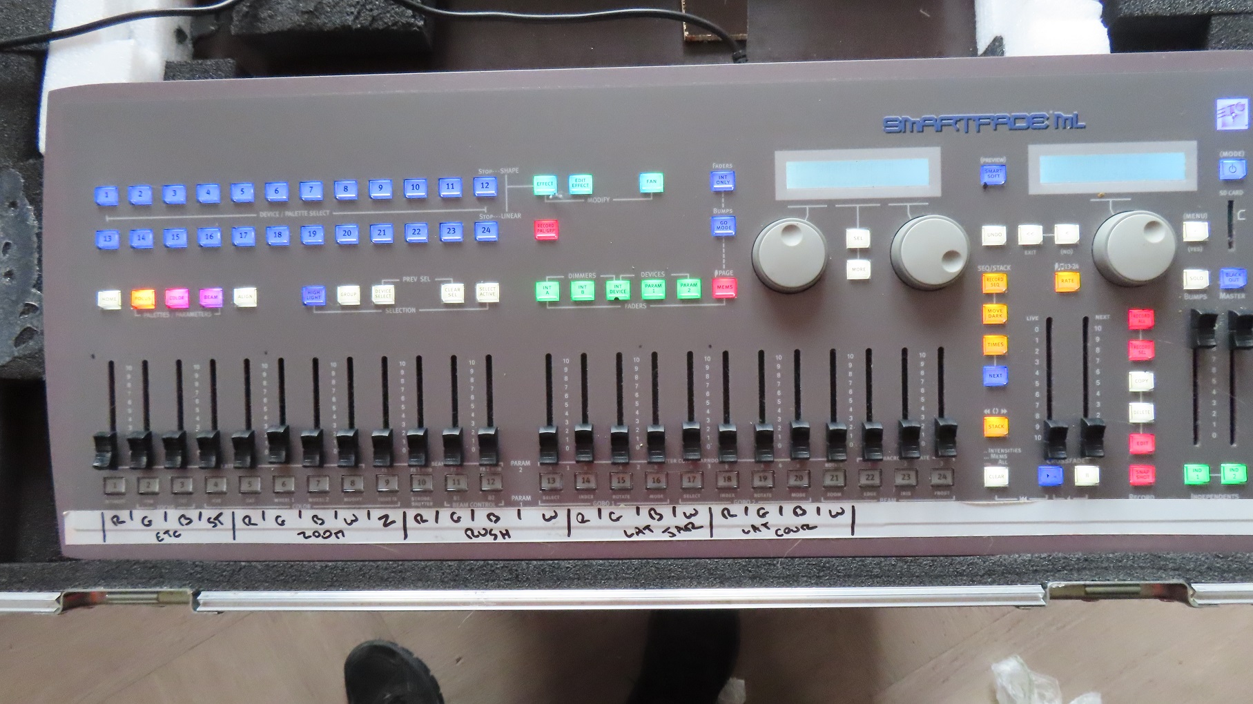 vends table mix light  ETC SMART FADER ML