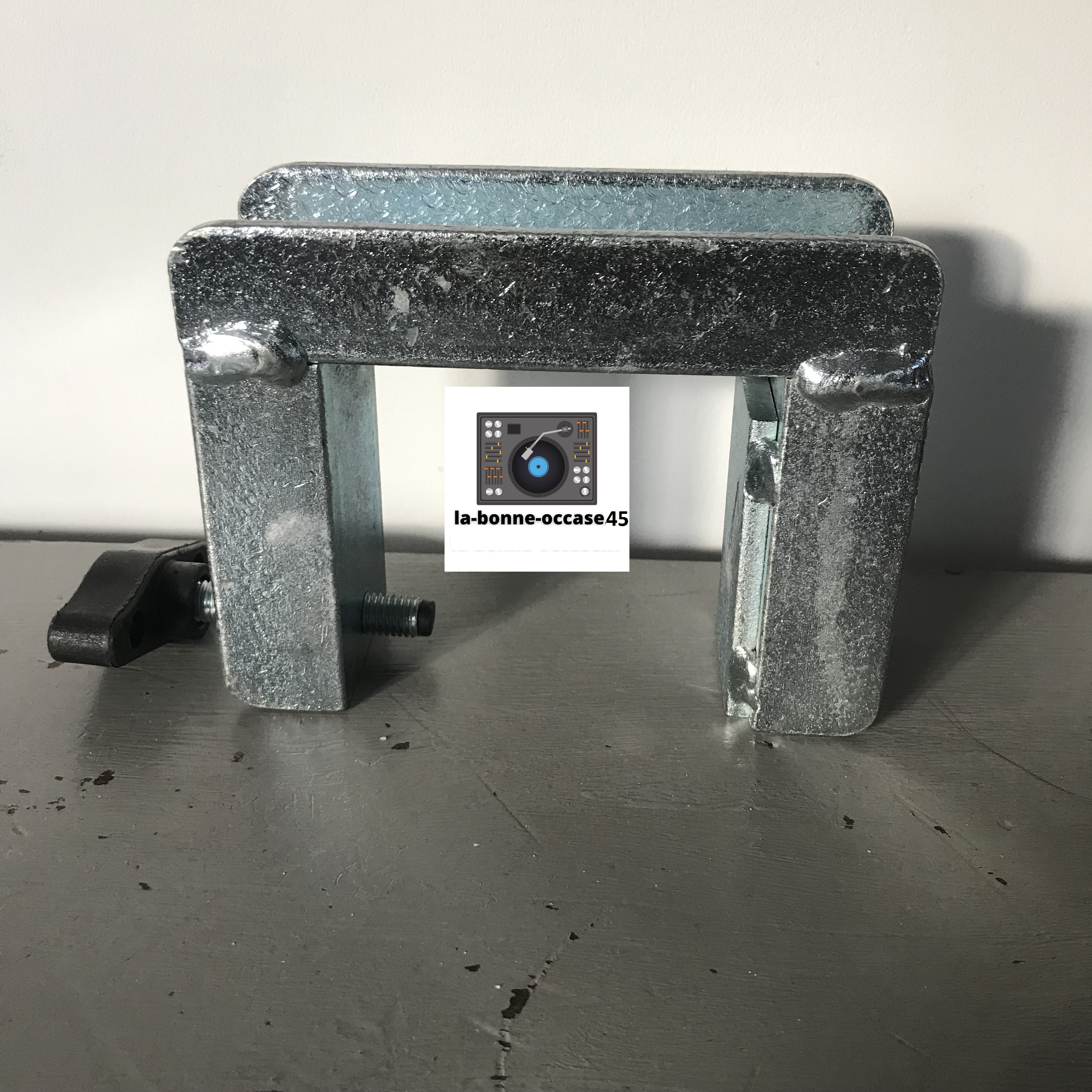 VEND FIXATION PRATICABLE PIED CARRÉ