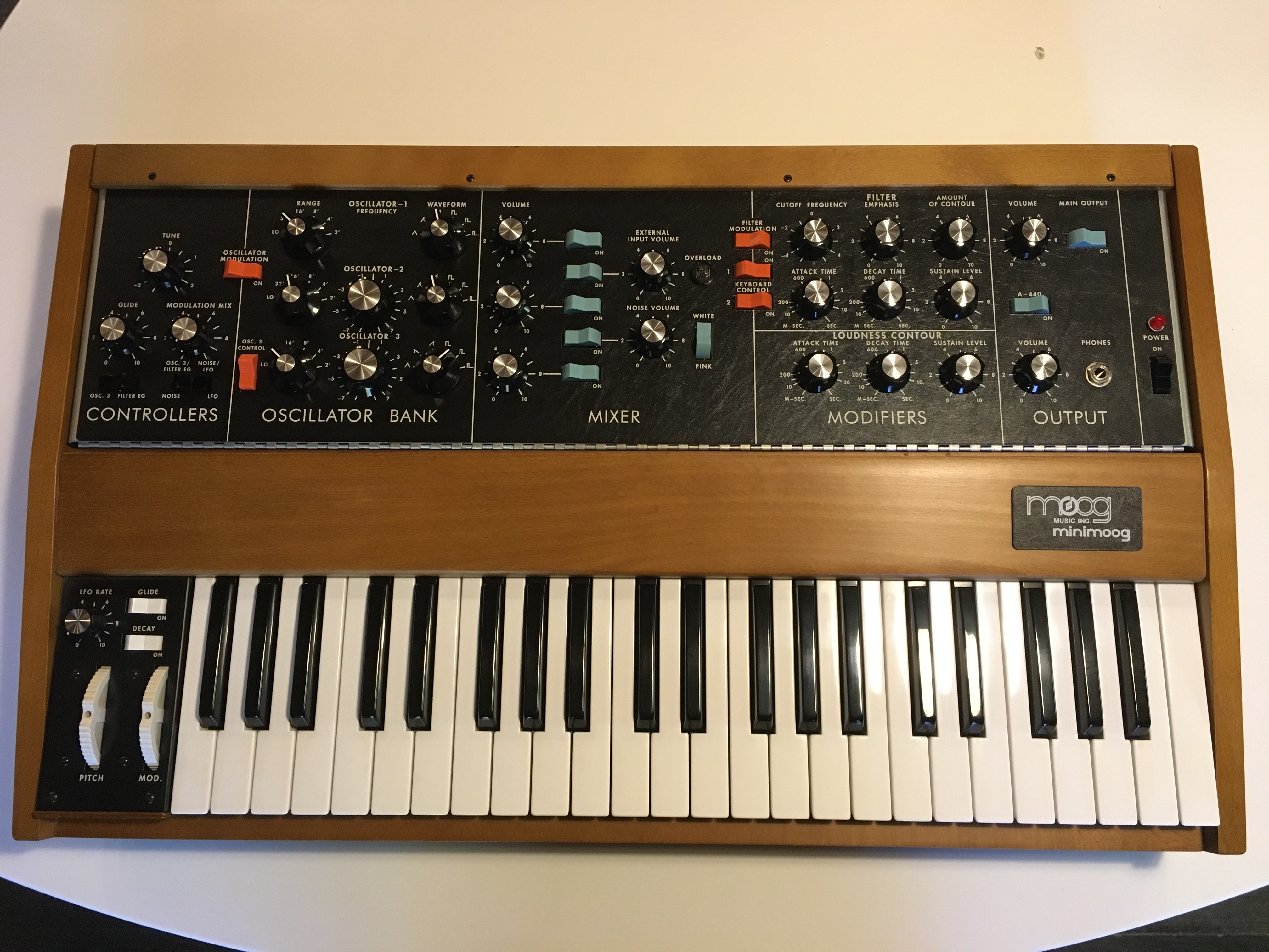 Vends Moog Minimoog Model D (2016) état neuf