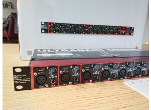 Behringer Ultragain Digital ADA8200 (95009)