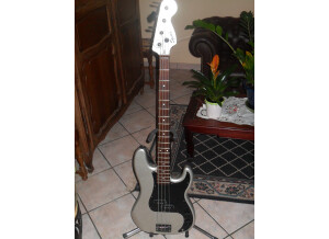Squier Affinity P Bass - Pewter
