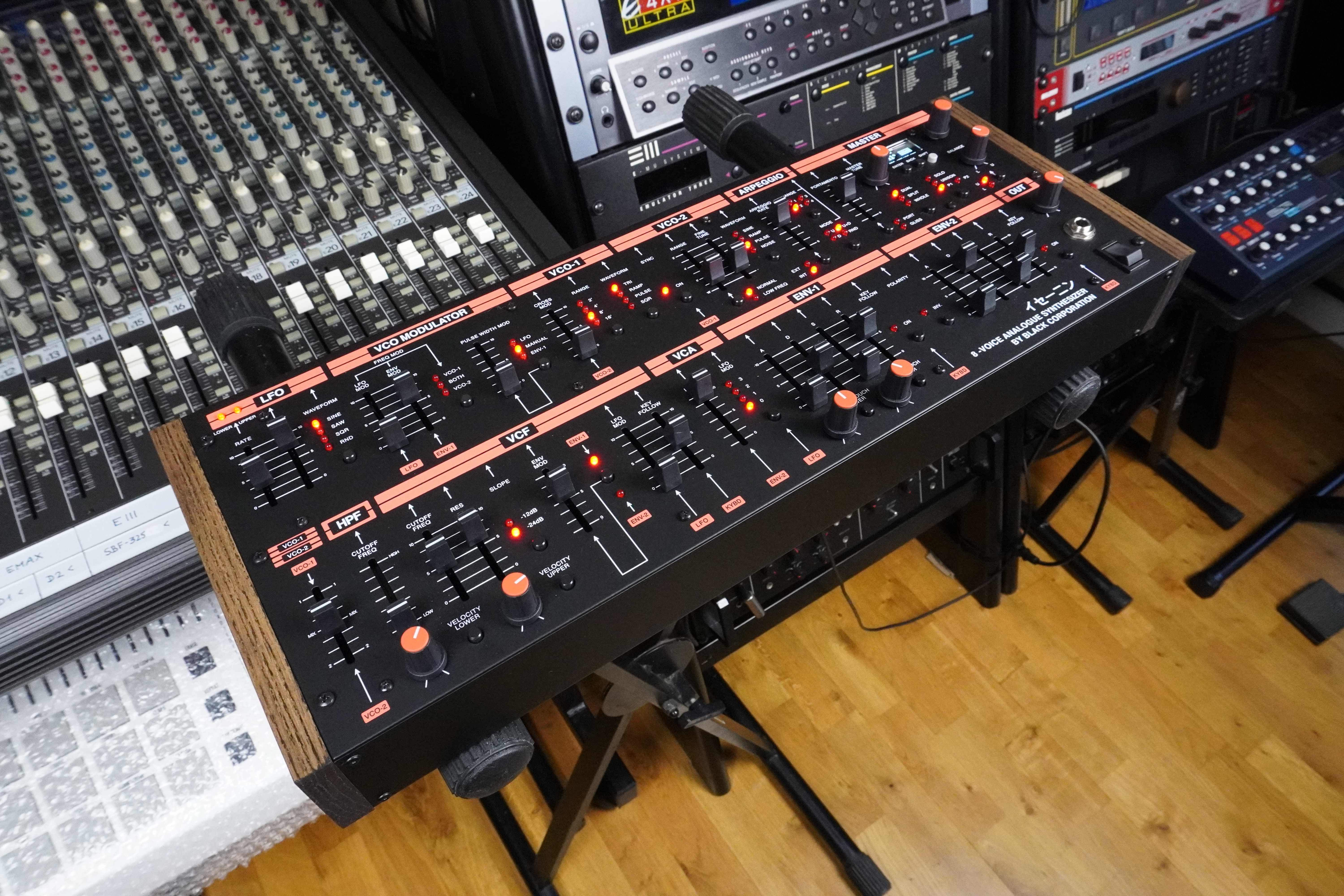 ISE-NIN 2tof 03 Gauche