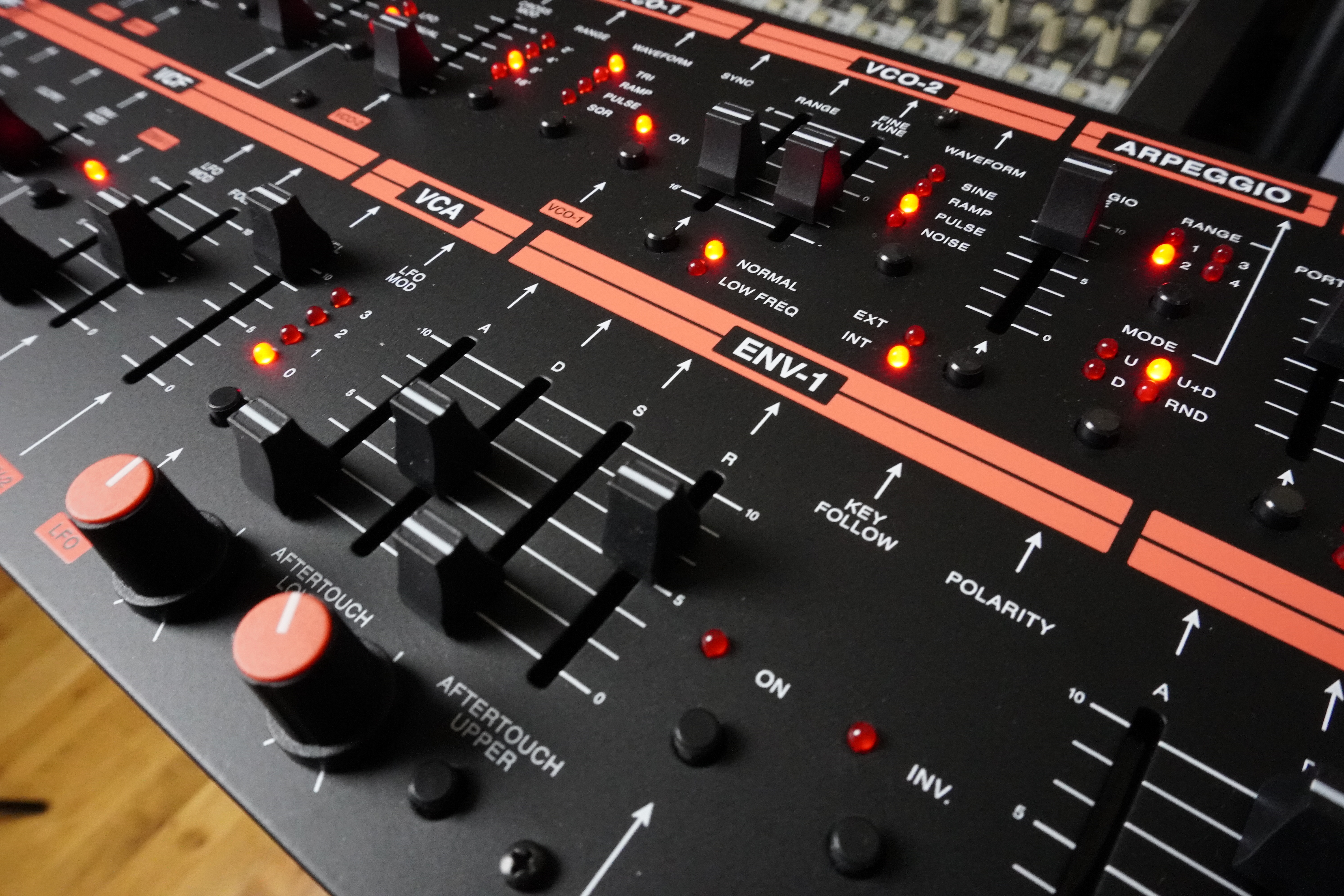 ISE-NIN 2tof 09 Zoom face droite