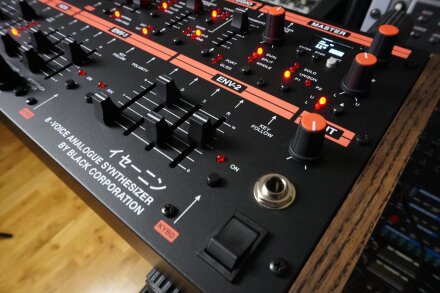 ISE-NIN 2tof 10 Zoom face droite ISE-NIN 2tof 10 Zoom face droite