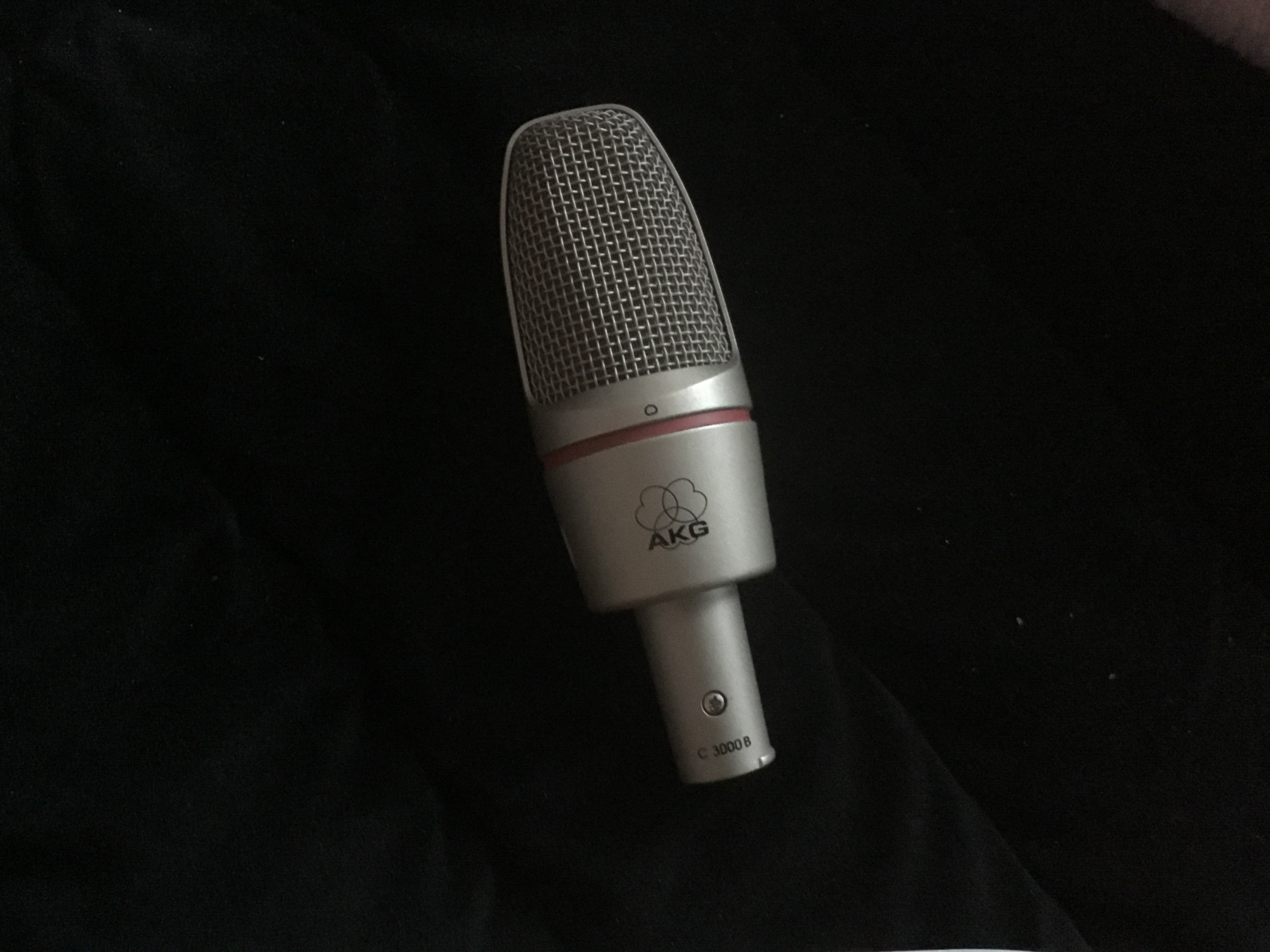 Vend micro AKG C3000B de 2001, upgradé construit en Europe