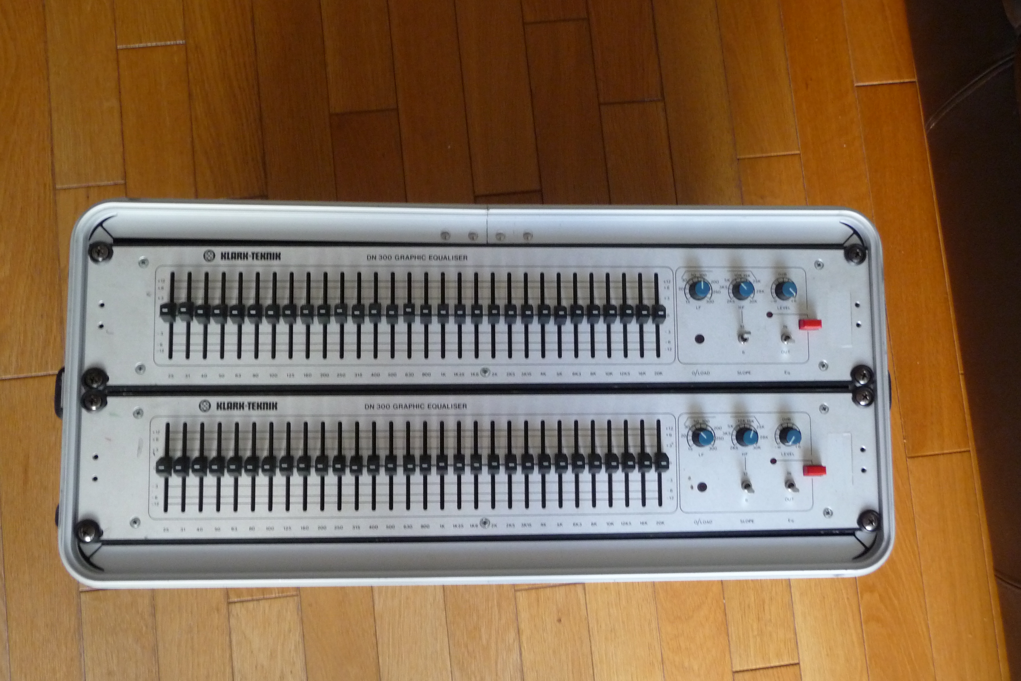 Pictures and images Klark Teknik DN 300 - Audiofanzine