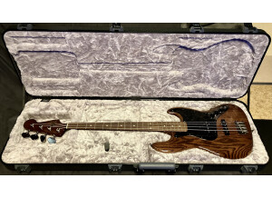 Fender Japan Exclusive Classic '60s Jazz Bass Walnut