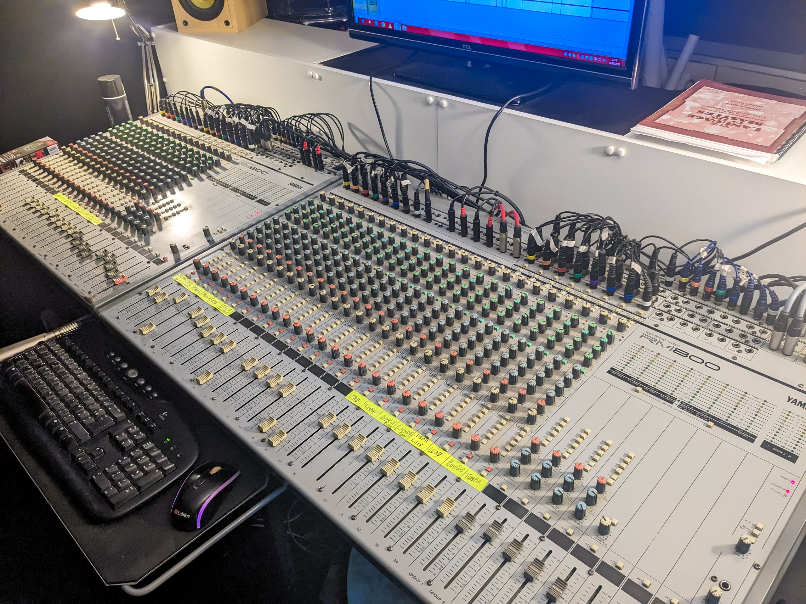 Pictures and images Yamaha RM800 16 - Audiofanzine