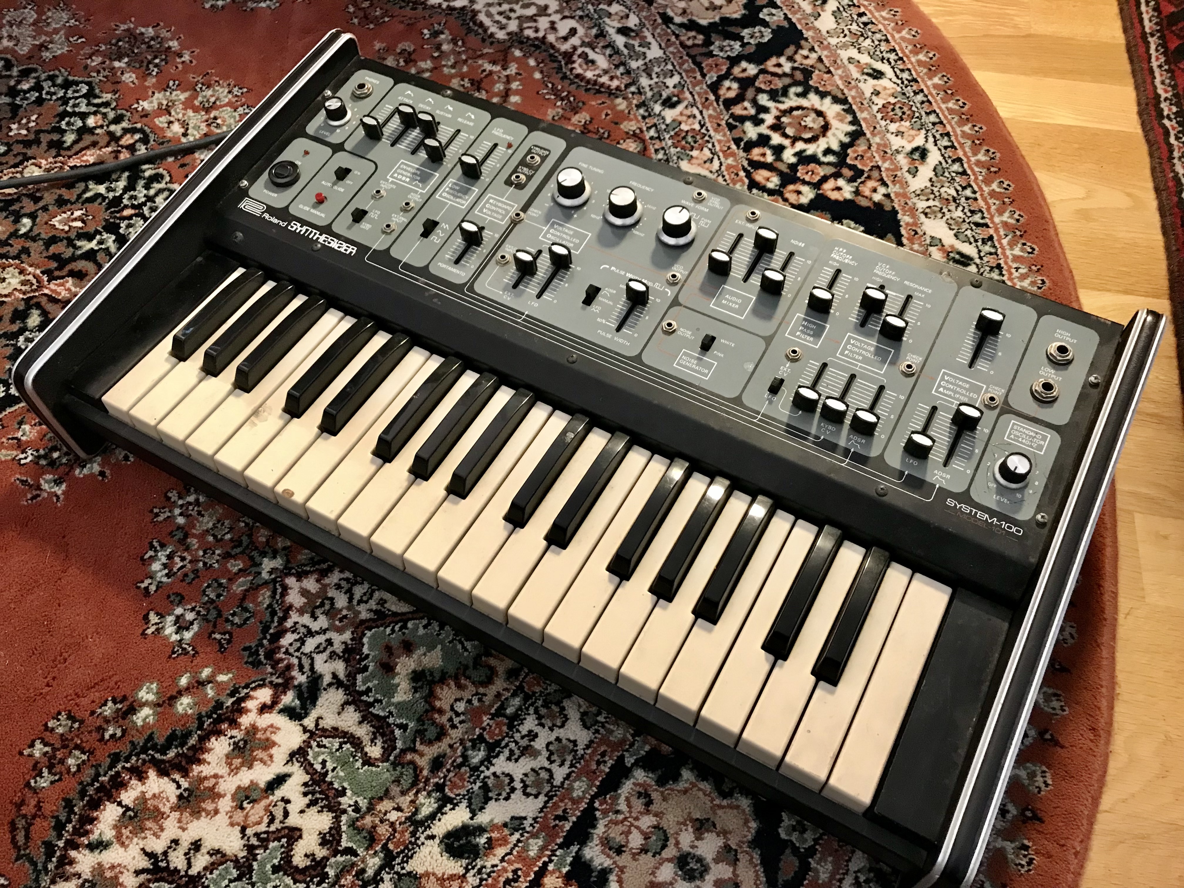 Vends Roland SYSTEM 100 - Révisé