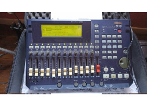 Korg D16 (50406)