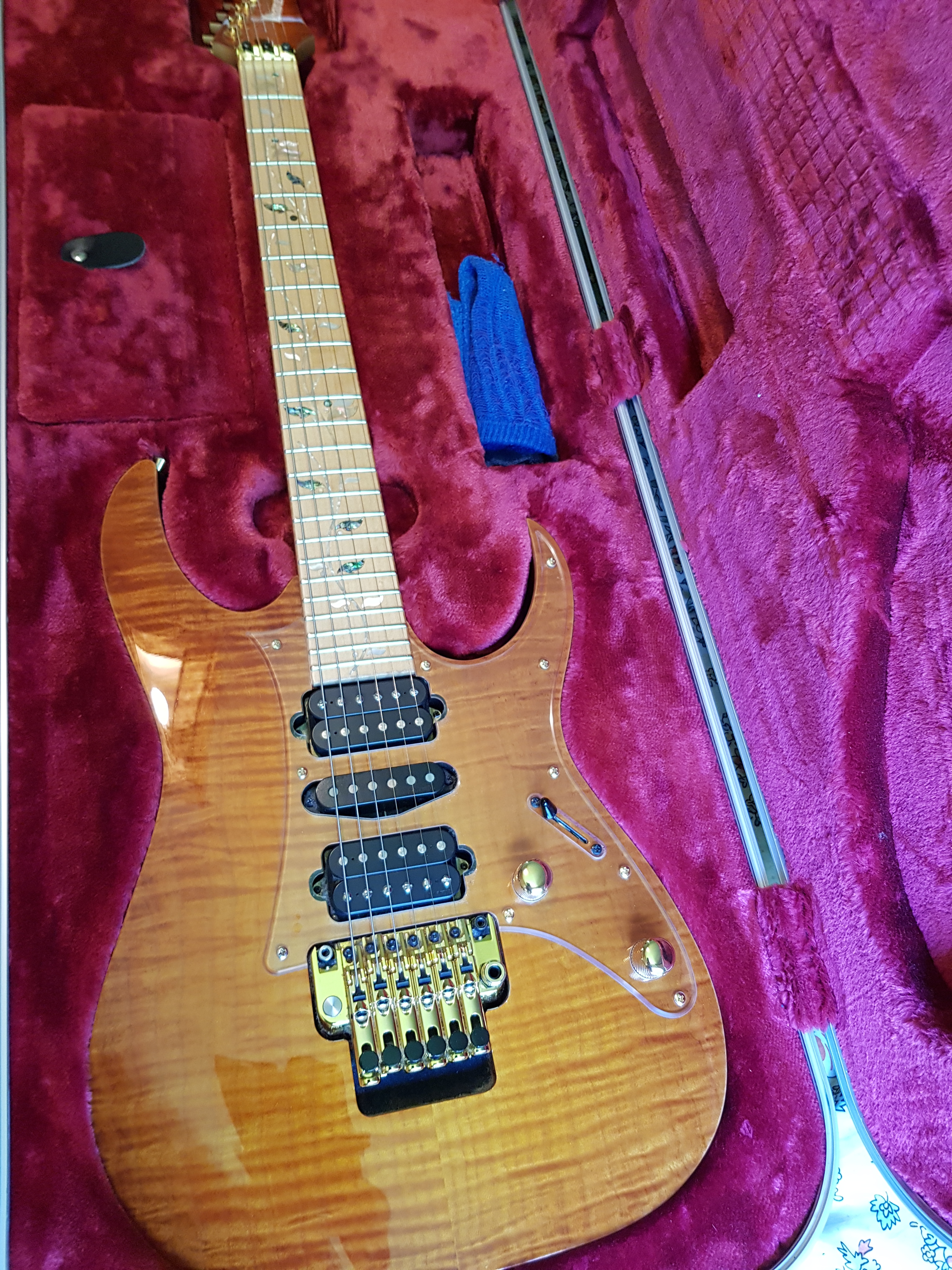 VENDS - IBANEZ RG8550 MZ BBE / j . custom