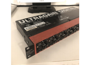 Behringer Ultragain Digital ADA8200 (1686)