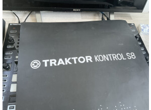 Native Instruments Traktor Kontrol S8