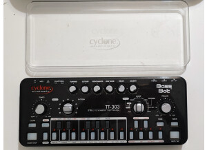 Cyclone Analogic Bass Bot TT-303 V2