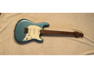 Music Man Hunter Hayes Cutlass signature