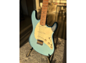 Music Man Hunter Hayes Cutlass signature