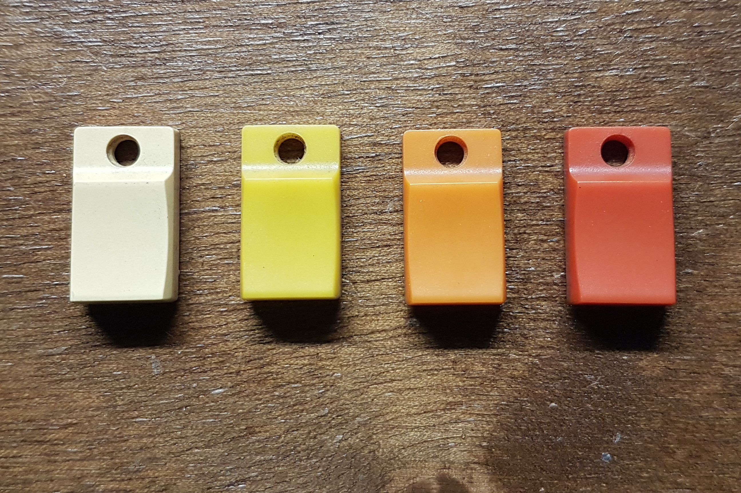 Switch caps ORIGINAUX pour Roland TR-808 