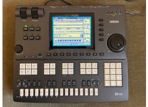 Yamaha QY700 (38920)