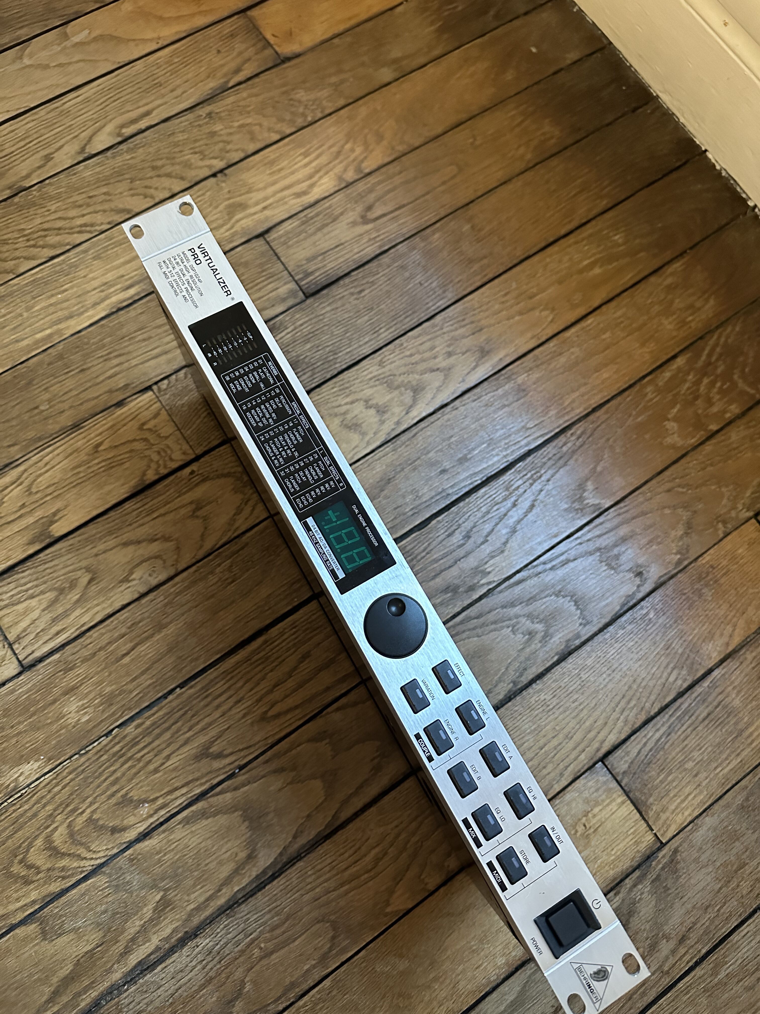 Pictures and images Behringer Virtualizer Pro DSP1024P Pictures and images Behringer Virtualizer Pro DSP1024P