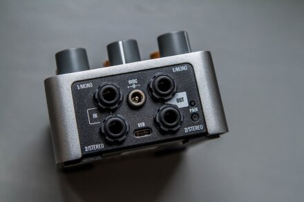 Universal Audio OX Stomp Dynamic Speaker Emulator : OX-5 Universal Audio OX Stomp Dynamic Speaker Emulator : OX-5