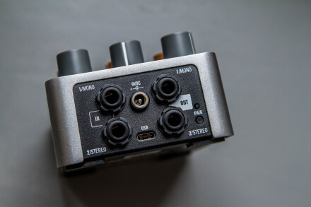 Universal Audio OX Stomp Dynamic Speaker Emulator : OX-5 Universal Audio OX Stomp Dynamic Speaker Emulator : OX-5