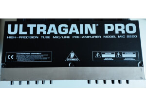 Behringer Ultragain Pro MIC2200