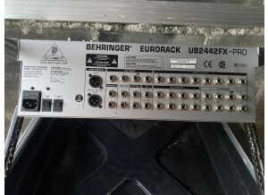Behringer Eurorack UB2442FX-Pro