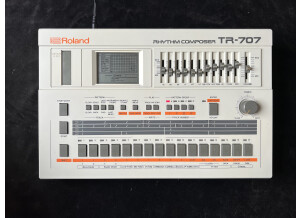 Roland TR-707 (25685)