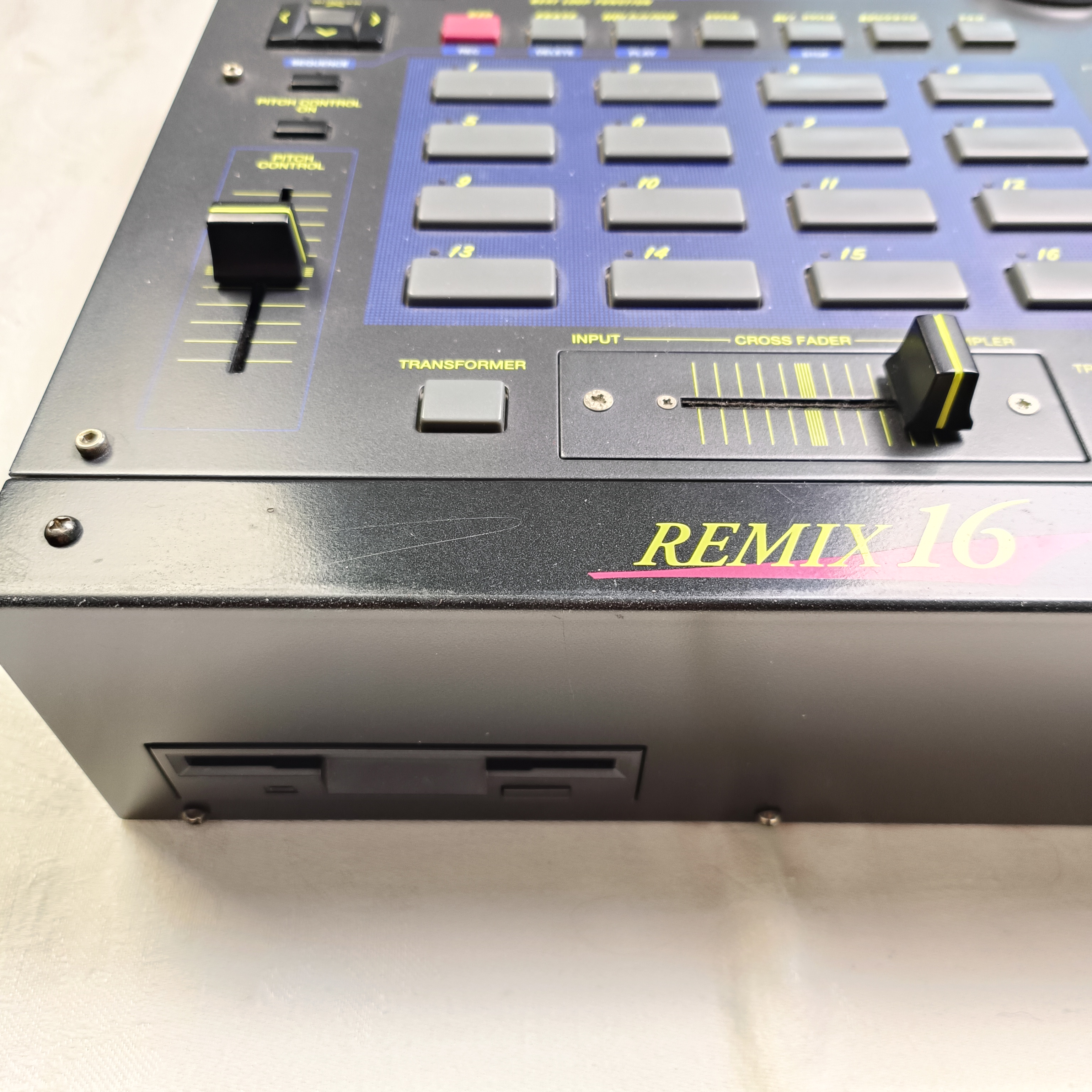 REMIX 16 - Akai Professional REMIX 16 - Audiofanzine