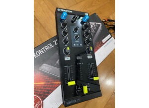 Native Instruments Traktor Kontrol Z1 (96164)