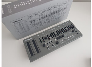 Roland SH-01A (4724)