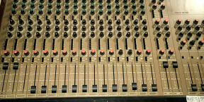 Console de mixage vintage Allen & Heath System 8