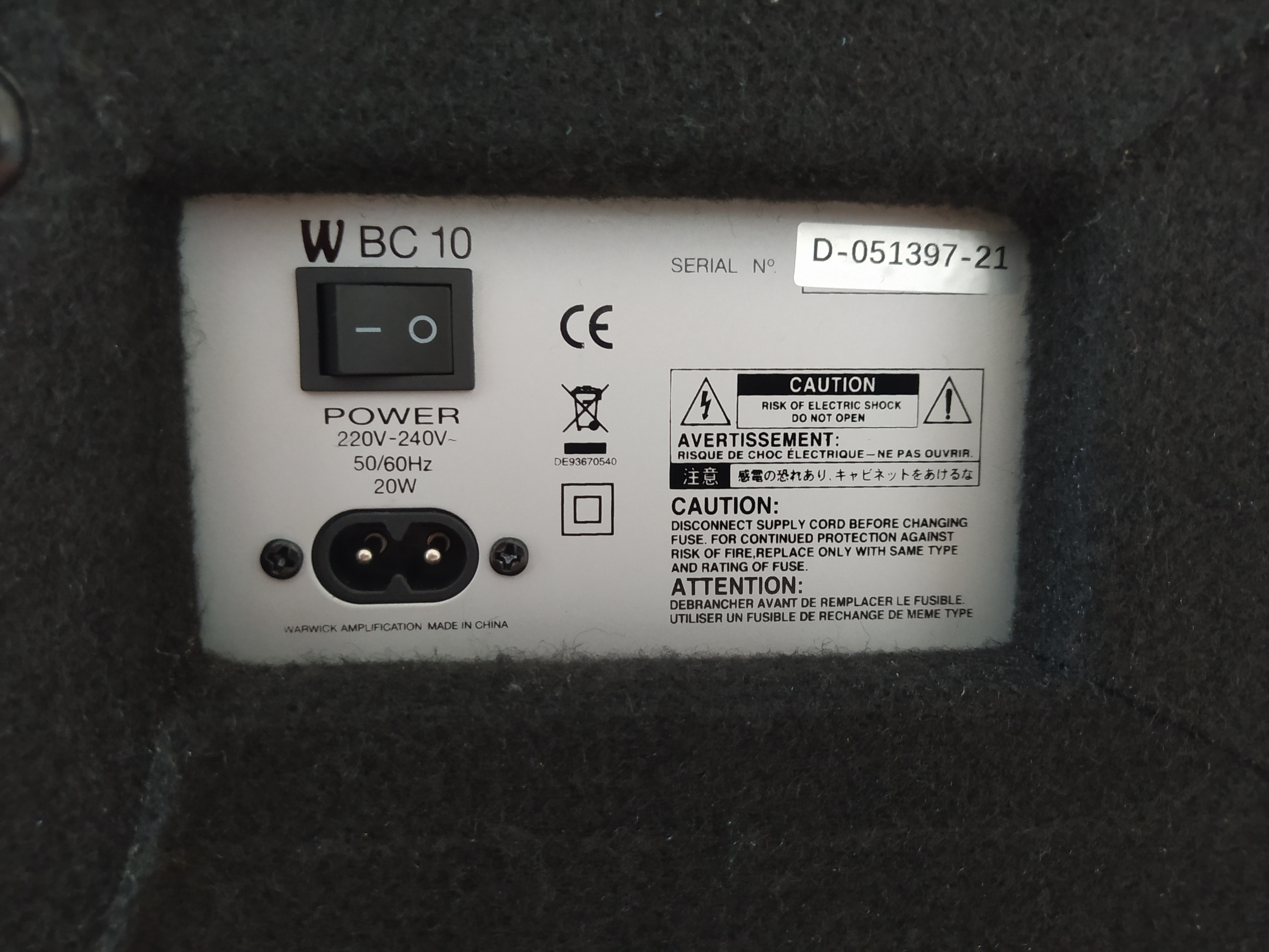 とも　　WARWICK BC 10 Warwick BC 10 - 8 / 10 Watt Bass Combo - EU Version