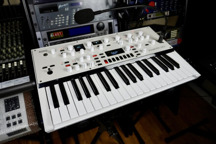 KingKorg NEO 2tof 4 trois quarts gauche KingKorg NEO 2tof 4 trois quarts gauche